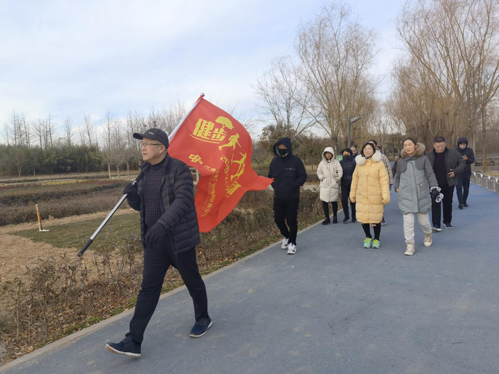 河南戶外廣告網絡傳媒有限公司舉辦健步迎新活動